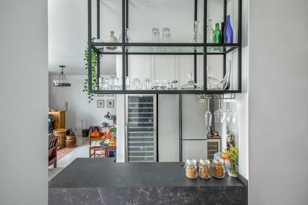 Modern Kitchen with Marble Floor and Breakfast Counter