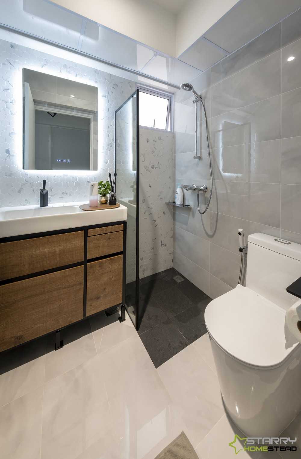 Scandinavian Bathroom with Mirror and Showers