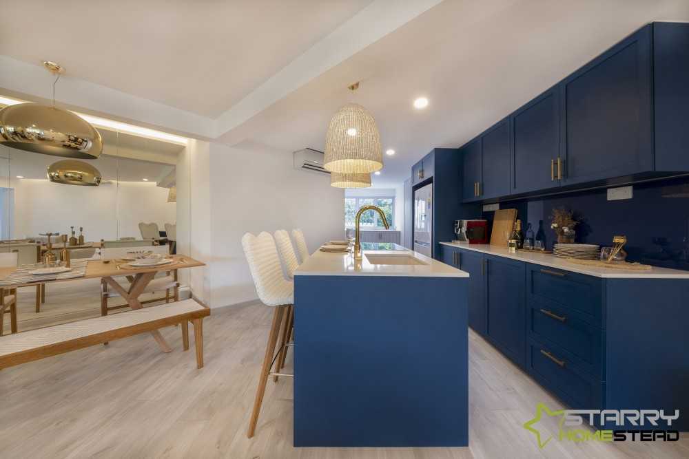 Country Kitchen with Kitchen Island and Open Kitchen