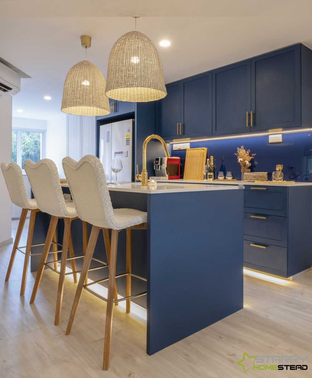 Country Kitchen with Countertop and Kitchen Island