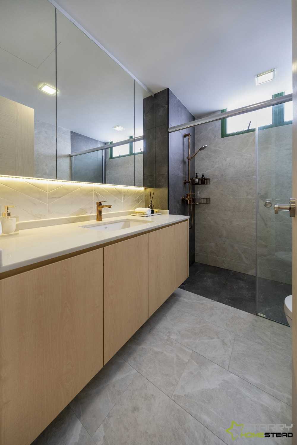 Scandinavian Bathroom with Mirror and Bathtub