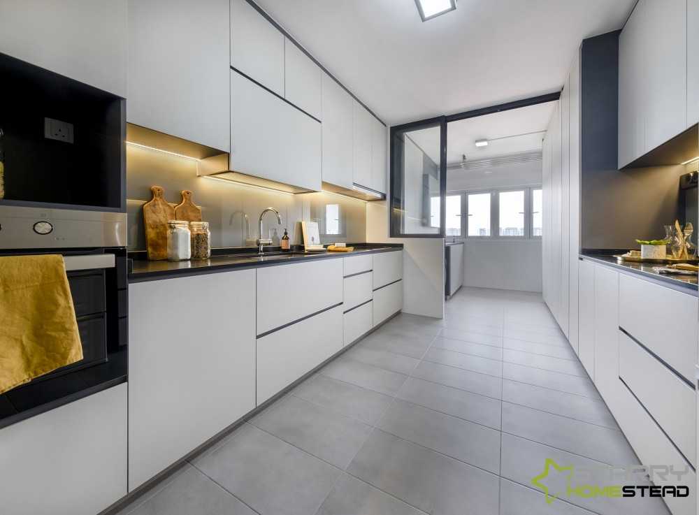 Modern Kitchen with Kitchen Tap and Oven