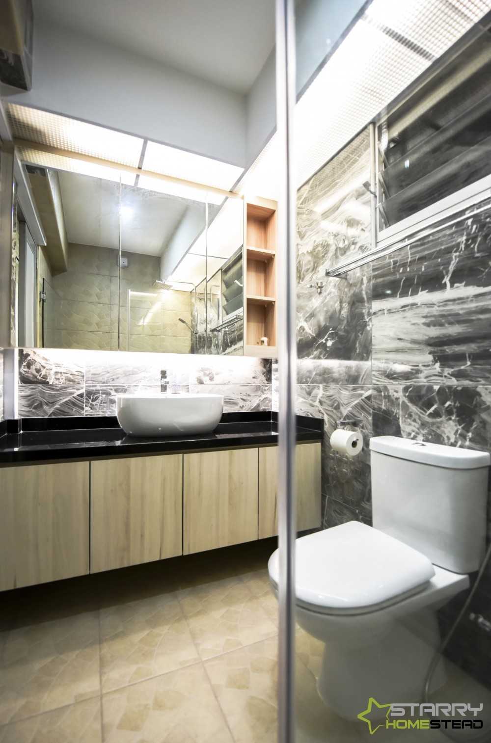 Eclectic Bathroom with Mirror and Vanity Counter