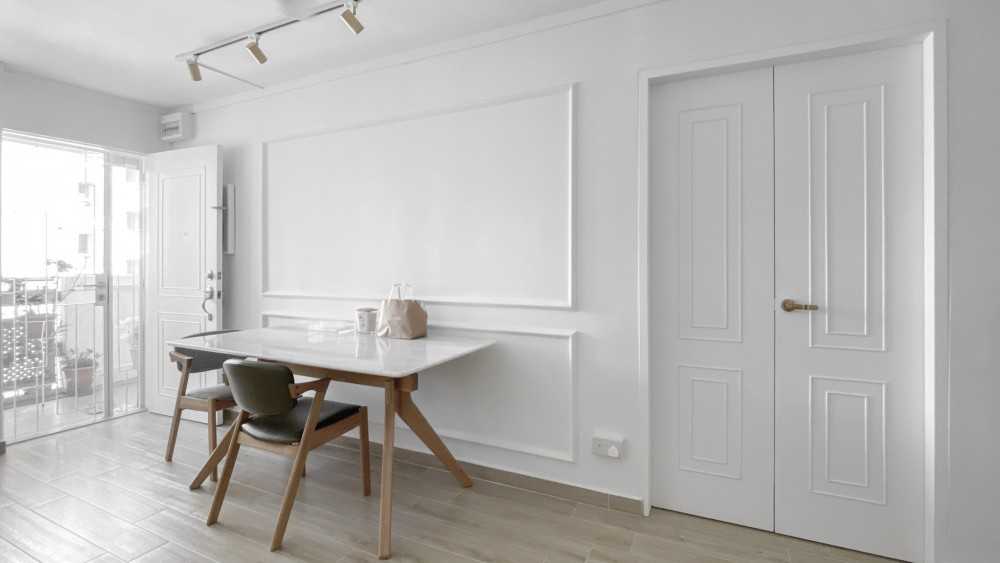Minimalist Dining Room with Dining Table and Dining Chairs