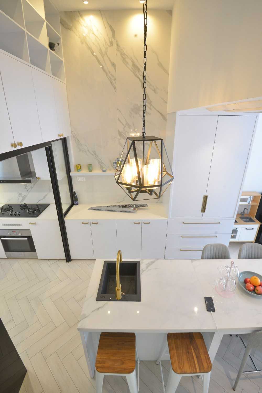 Modern Kitchen with Countertop and Kitchen Island