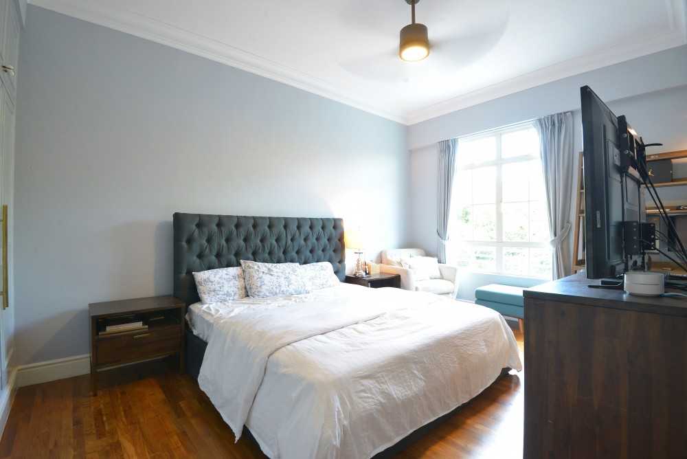 Modern Bedroom with Vinyl Flooring and TV Console