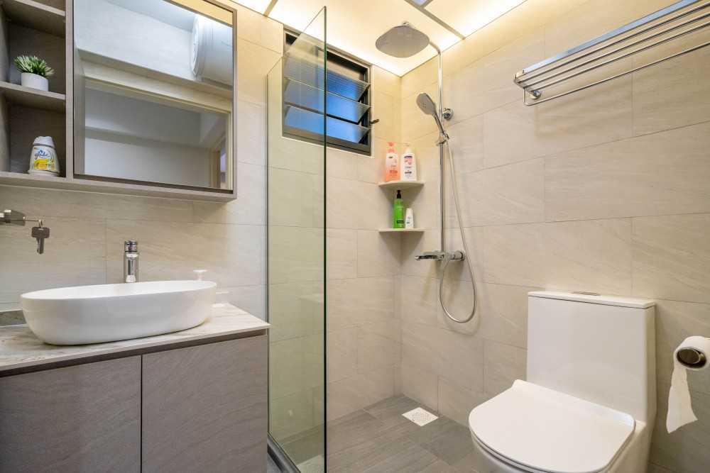 Modern Bathroom with Mirror and Bathroom Mirrors