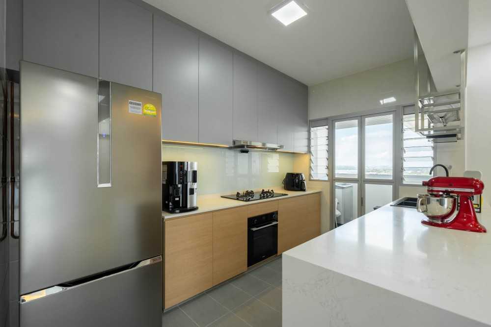 Contemporary Kitchen with Homogeneous Tiles and Kitchen Window