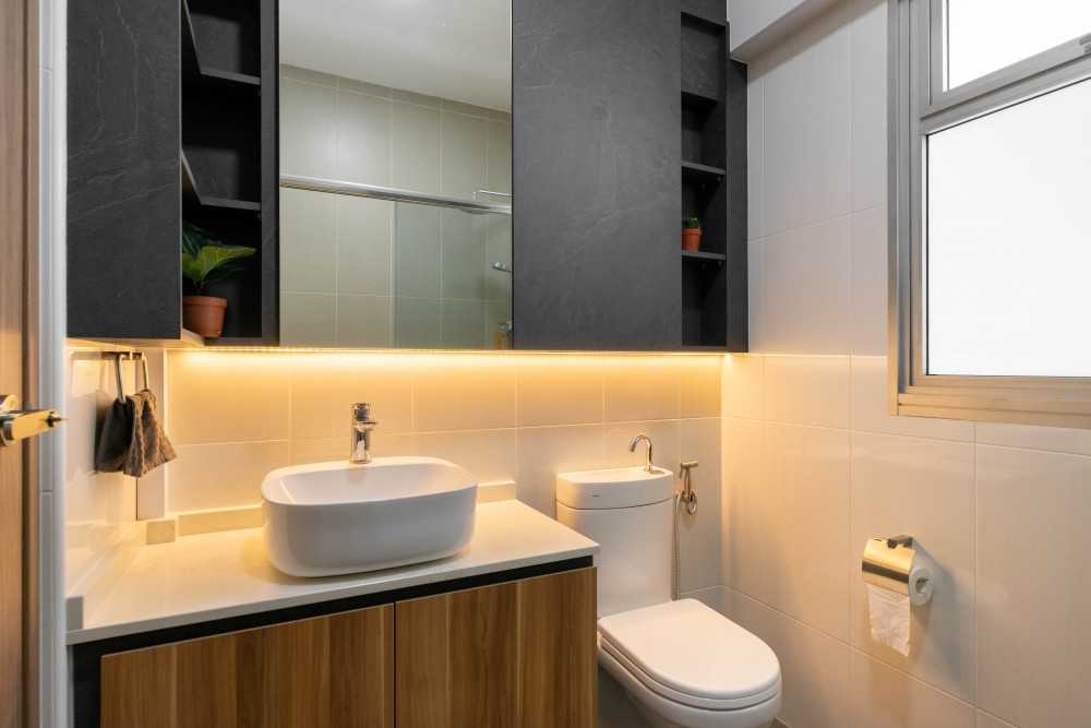 Contemporary Bathroom with Mirror and Shower Screen