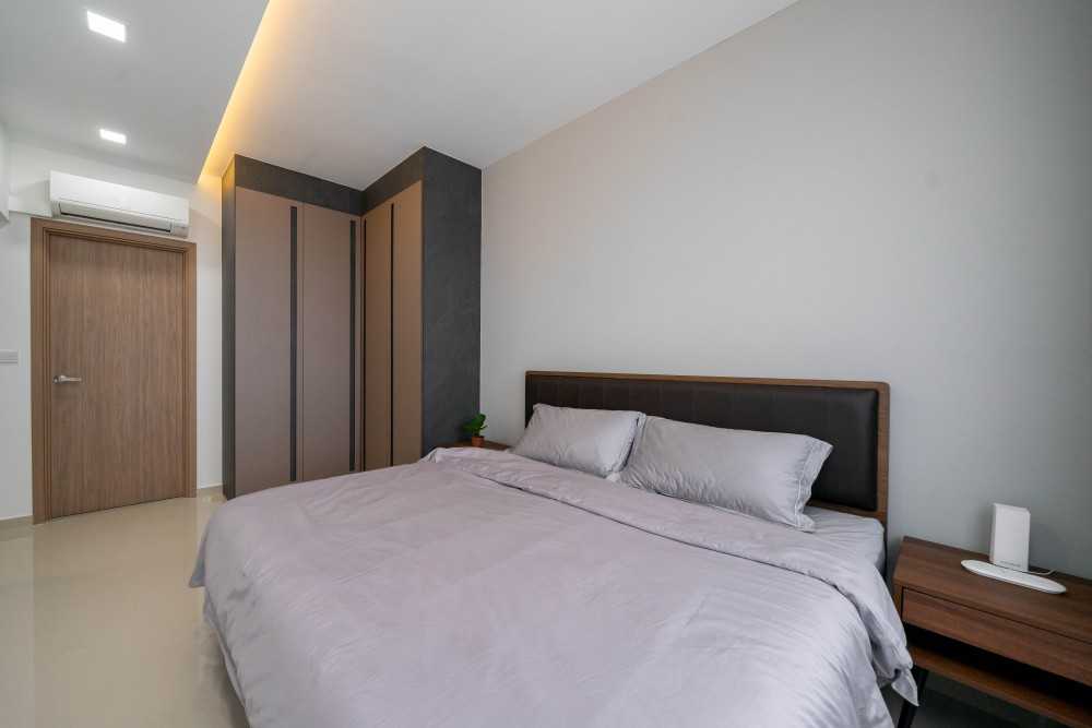 Contemporary Bedroom with Homogeneous Tiles and Drop Ceiling