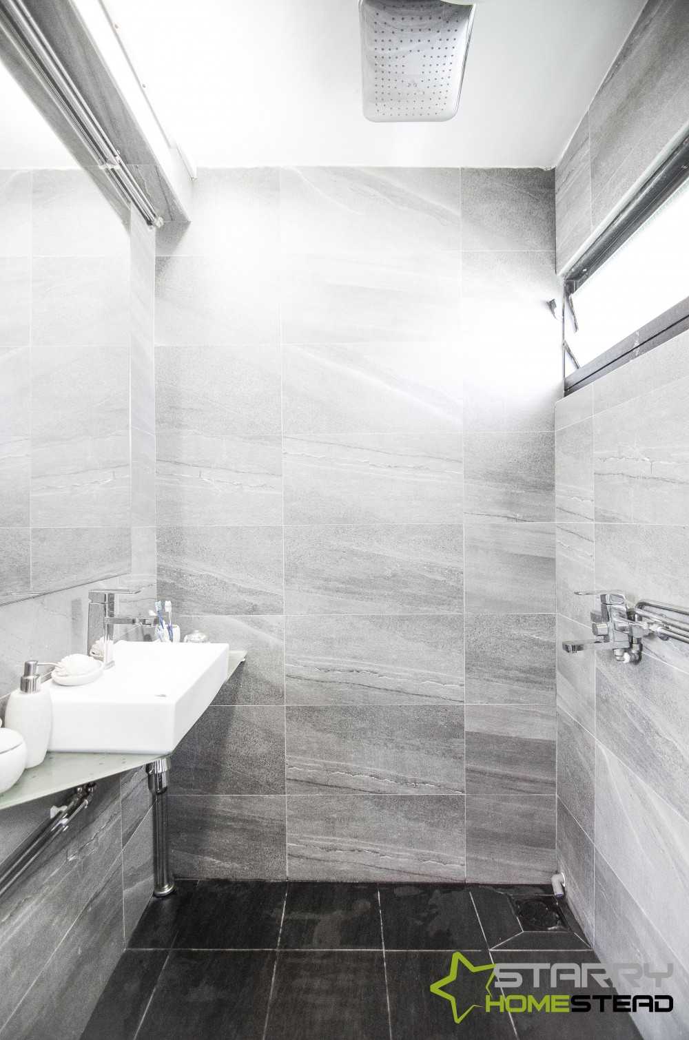 Vintage Bathroom with Feature Wall and Mirror