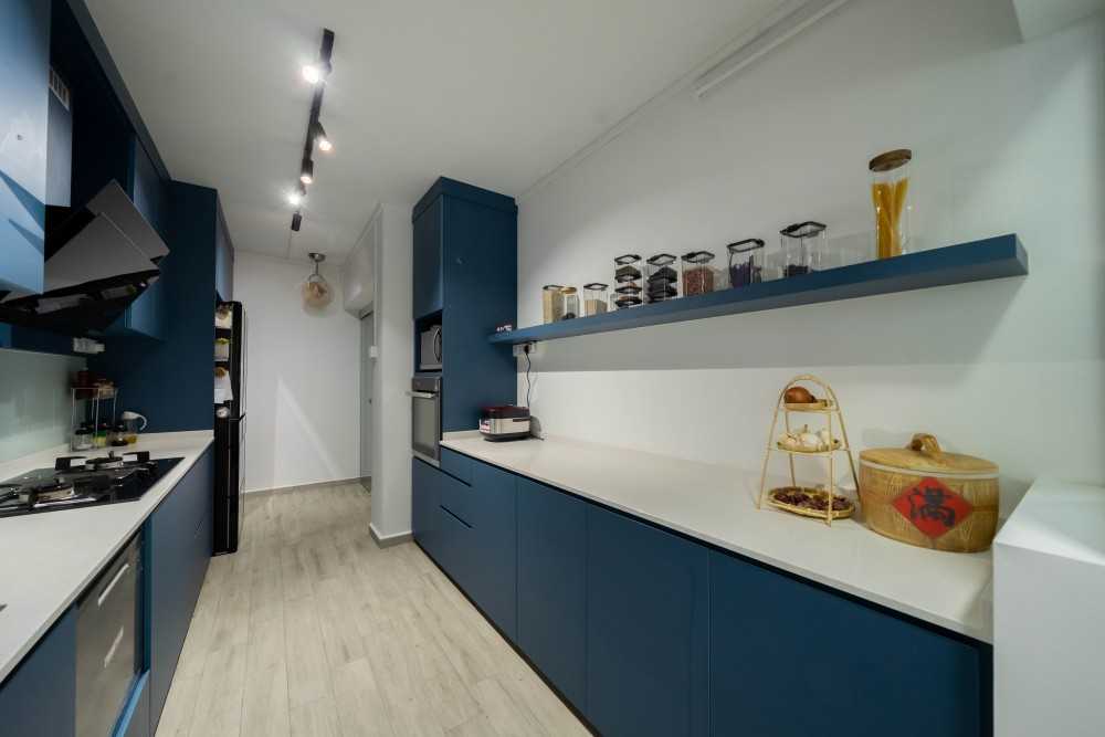 Scandinavian Kitchen with Vinyl Flooring and Breakfast Counter