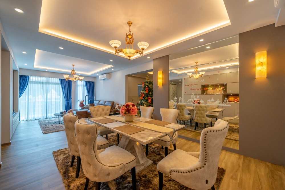 Modern Dining Room with Downlights and Dining Table