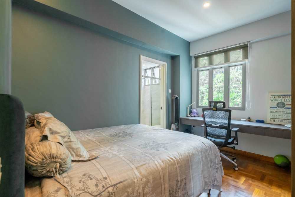 Modern Bedroom with Bookshelf and Parquet Floor