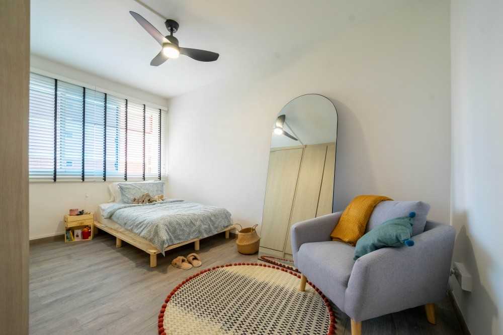 Country Bedroom with Vinyl Flooring and Wardrobe