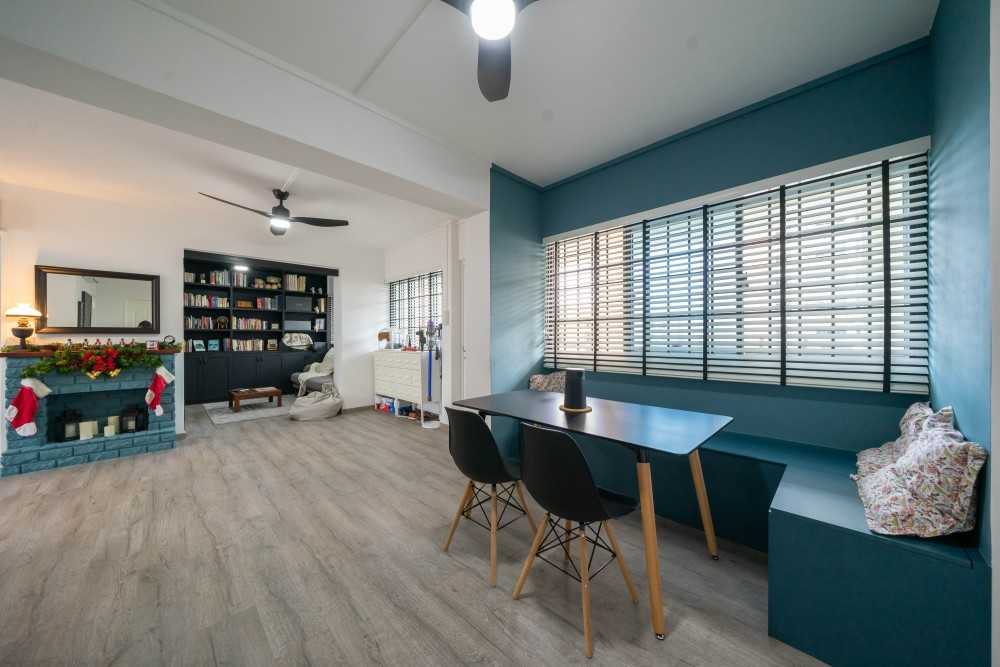Country Dining Room with Dining Table and Dining Chairs