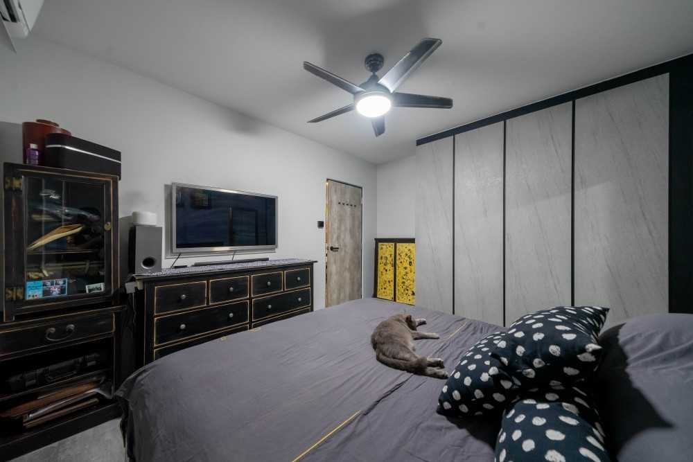 Vintage Bedroom with Wardrobe and Queen Bed