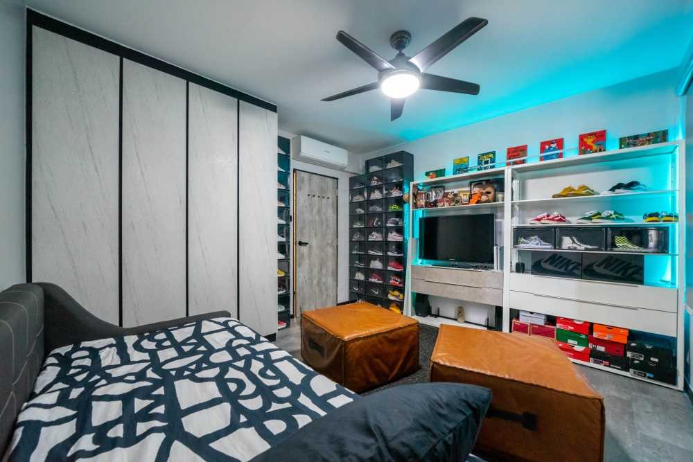 Vintage Bedroom with Homogeneous Tiles and Wardrobe