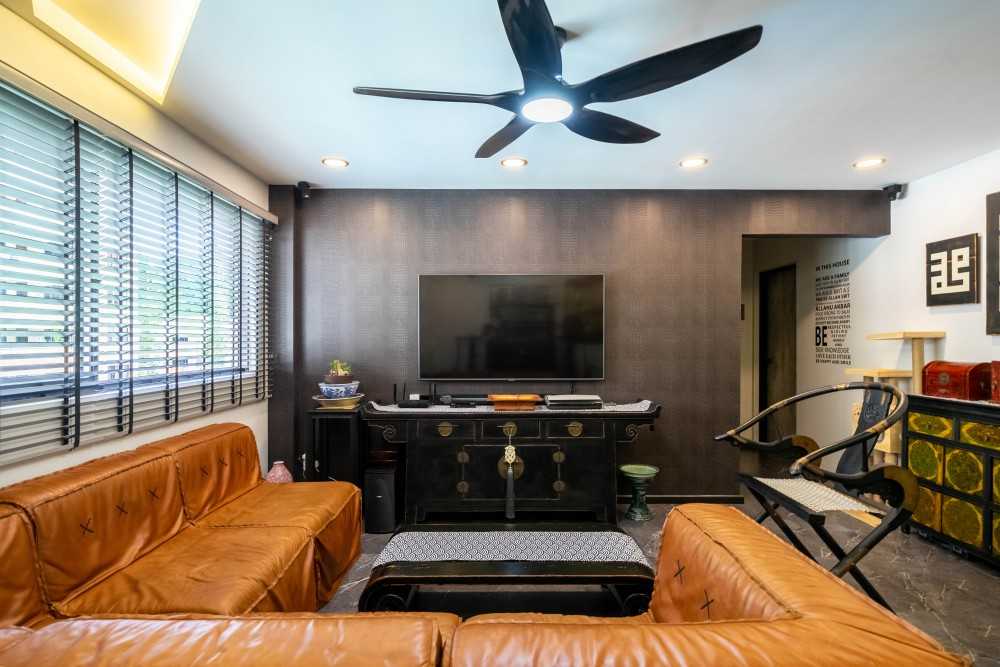 Vintage Living Room with Homogeneous Tiles and TV Console