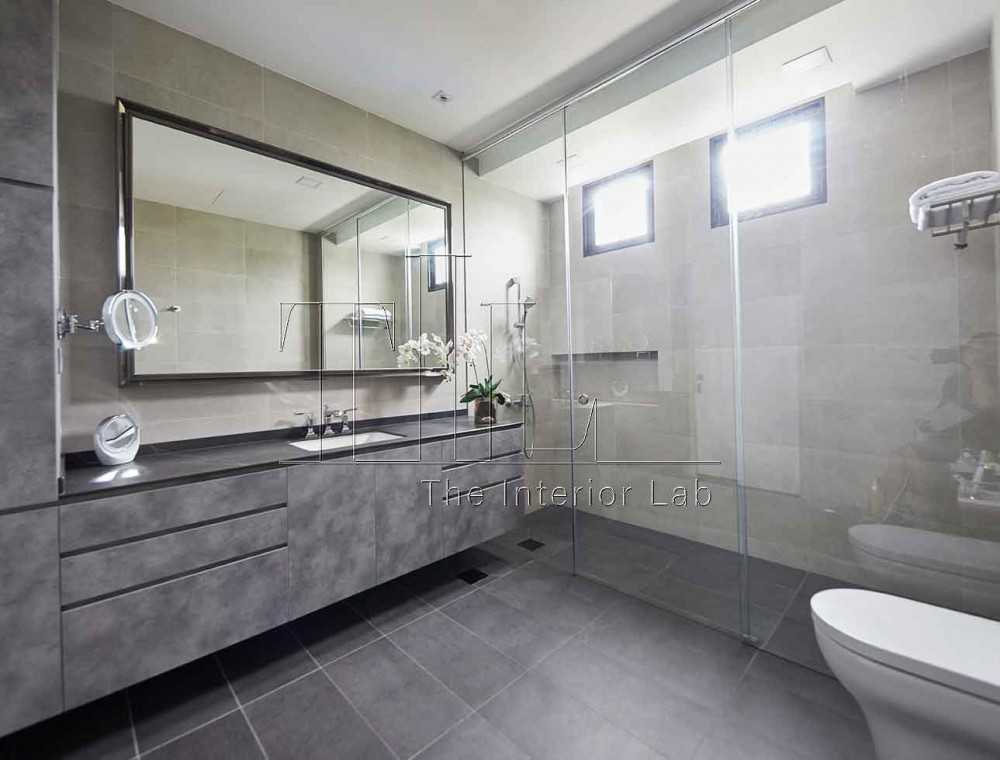 Contemporary Bathroom with Countertop and Homogeneous Tiles