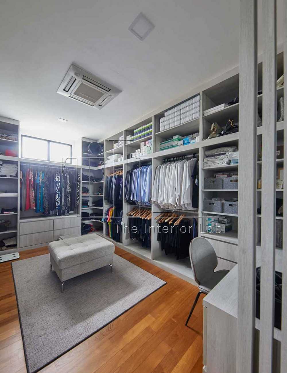 Contemporary Walk-in Wardrobe with Wardrobe and Vanity Counter