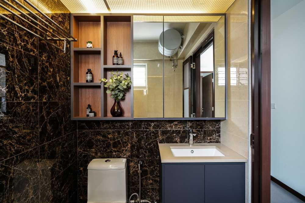 Contemporary Bathroom with Countertop and Homogeneous Tiles