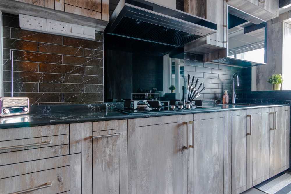 Modern Kitchen with Countertop and Homogeneous Tiles