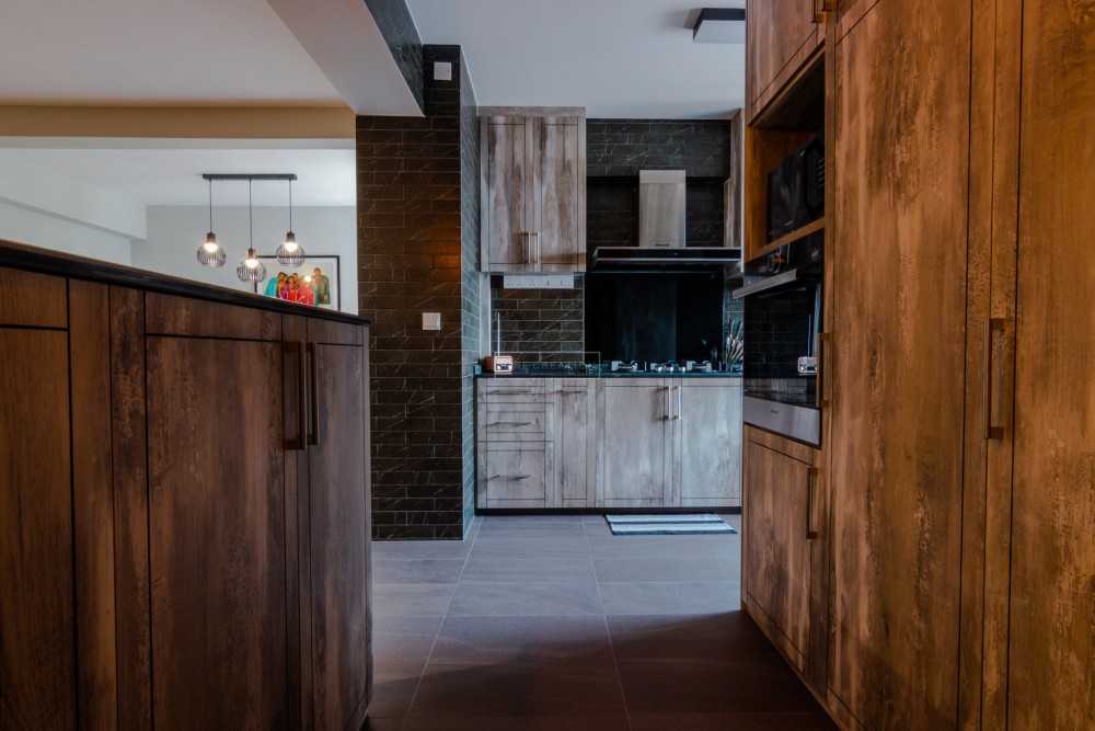 Modern Kitchen with Countertop and Homogeneous Tiles