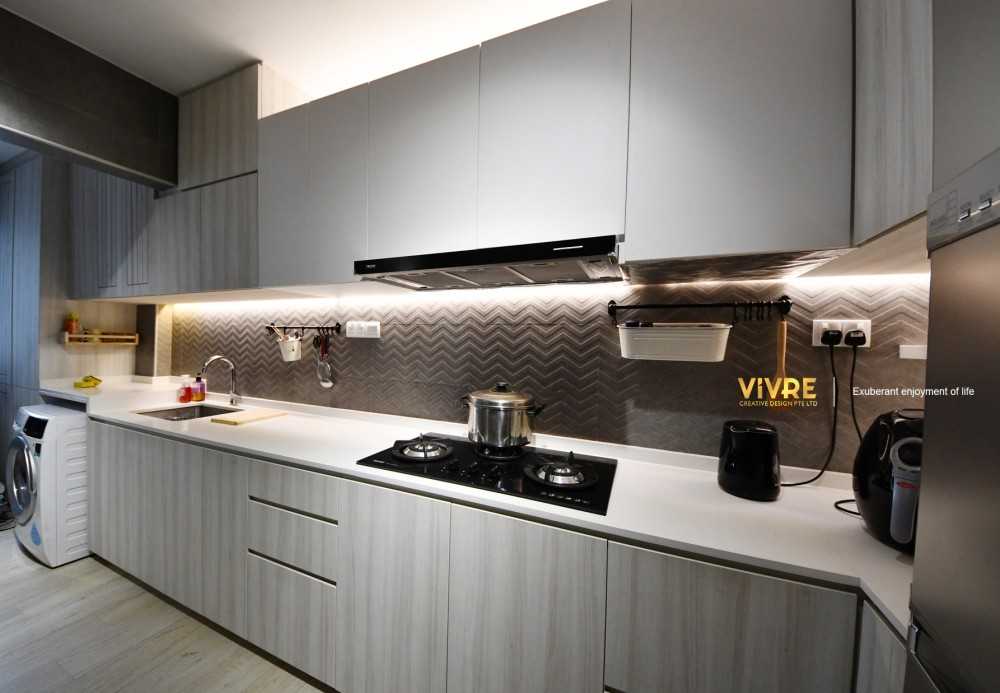 Scandinavian Kitchen with Countertop and Homogeneous Tiles