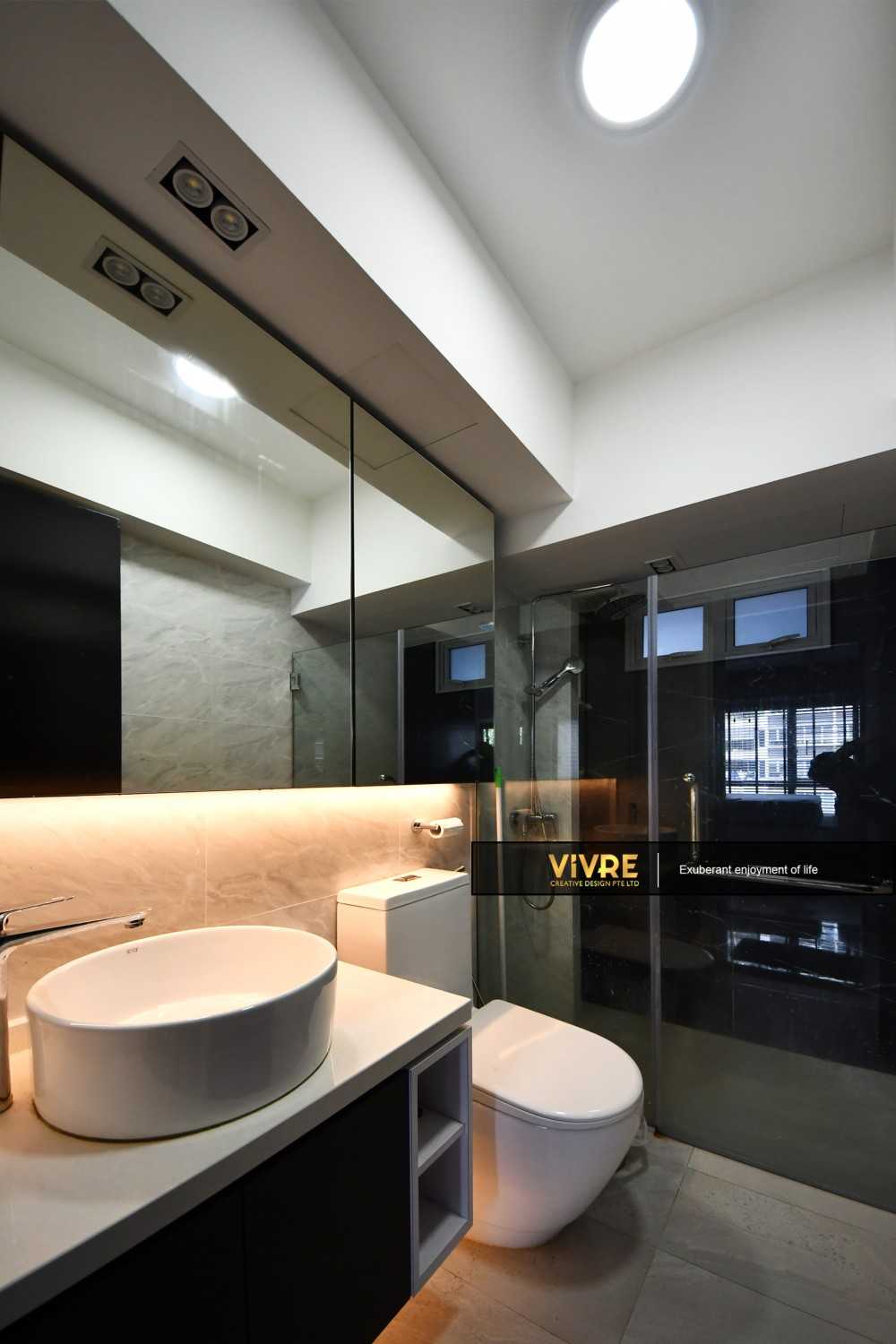 Asian Bathroom with Countertop and Homogeneous Tiles