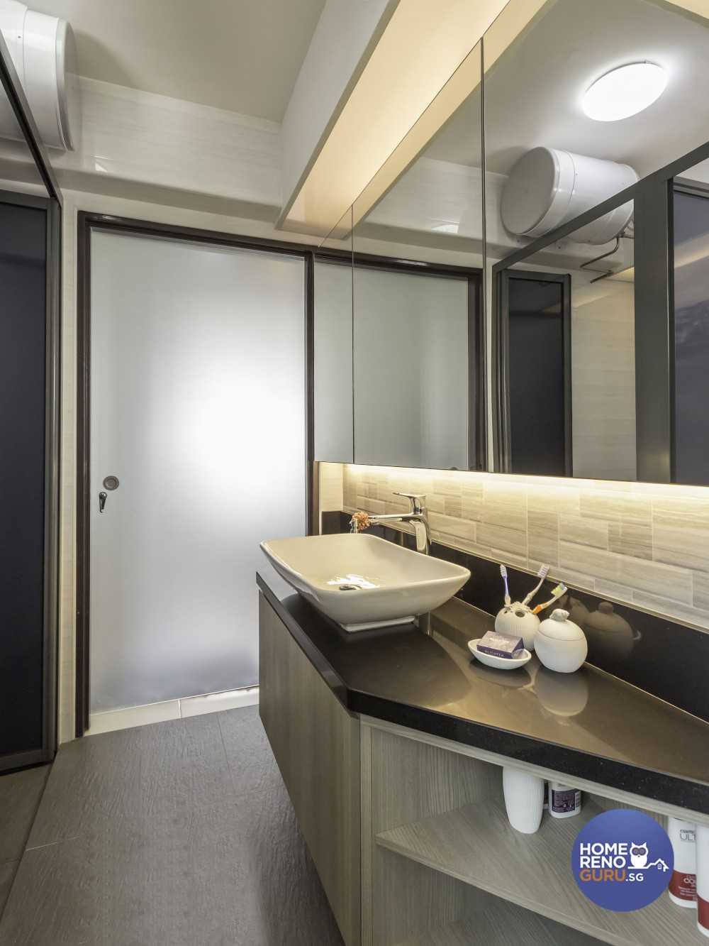 Modern Bathroom with Mirror and Vanity Counter