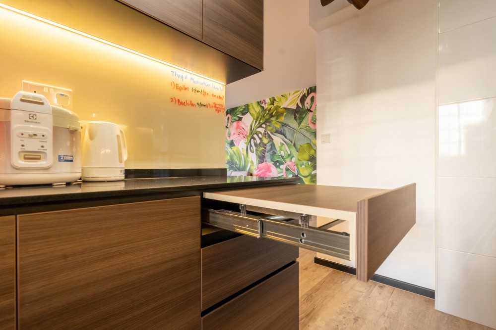 Contemporary Kitchen with Countertop and Vinyl Flooring