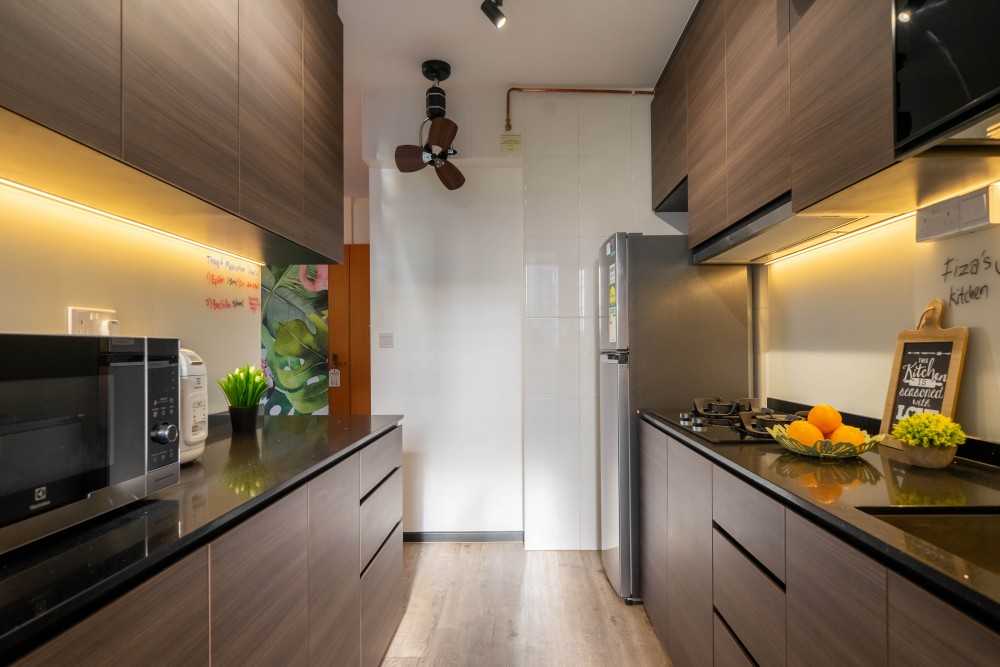 Contemporary Kitchen with Countertop and Kitchen Island
