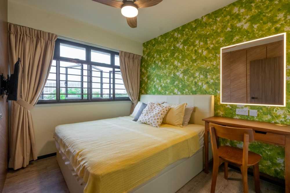 Contemporary Bedroom with Vinyl Flooring and Wardrobe