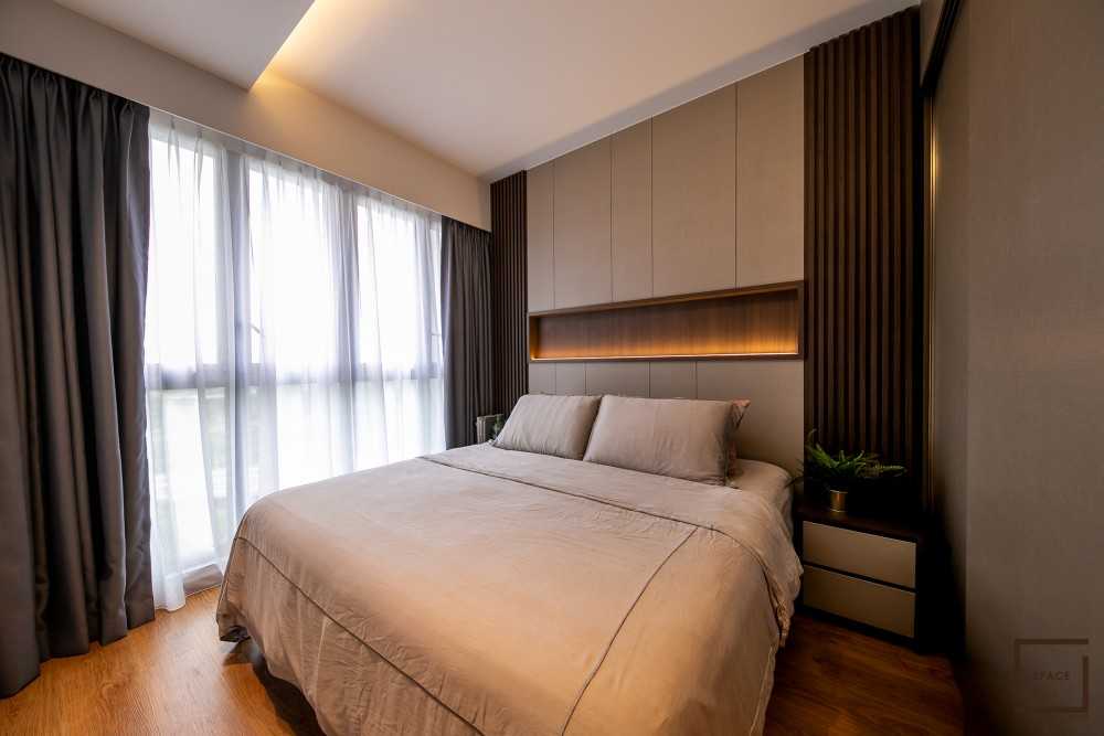 Modern Bedroom with Vinyl Flooring and Wardrobe