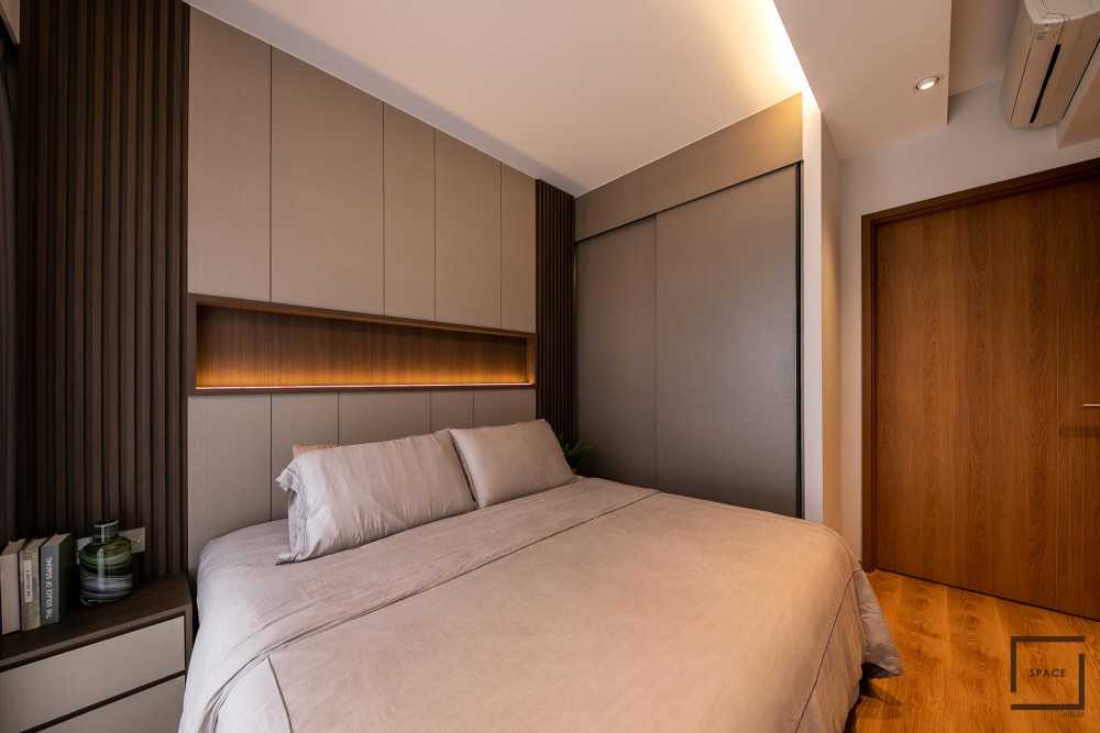 Modern Bedroom with Queen Bed and Bed