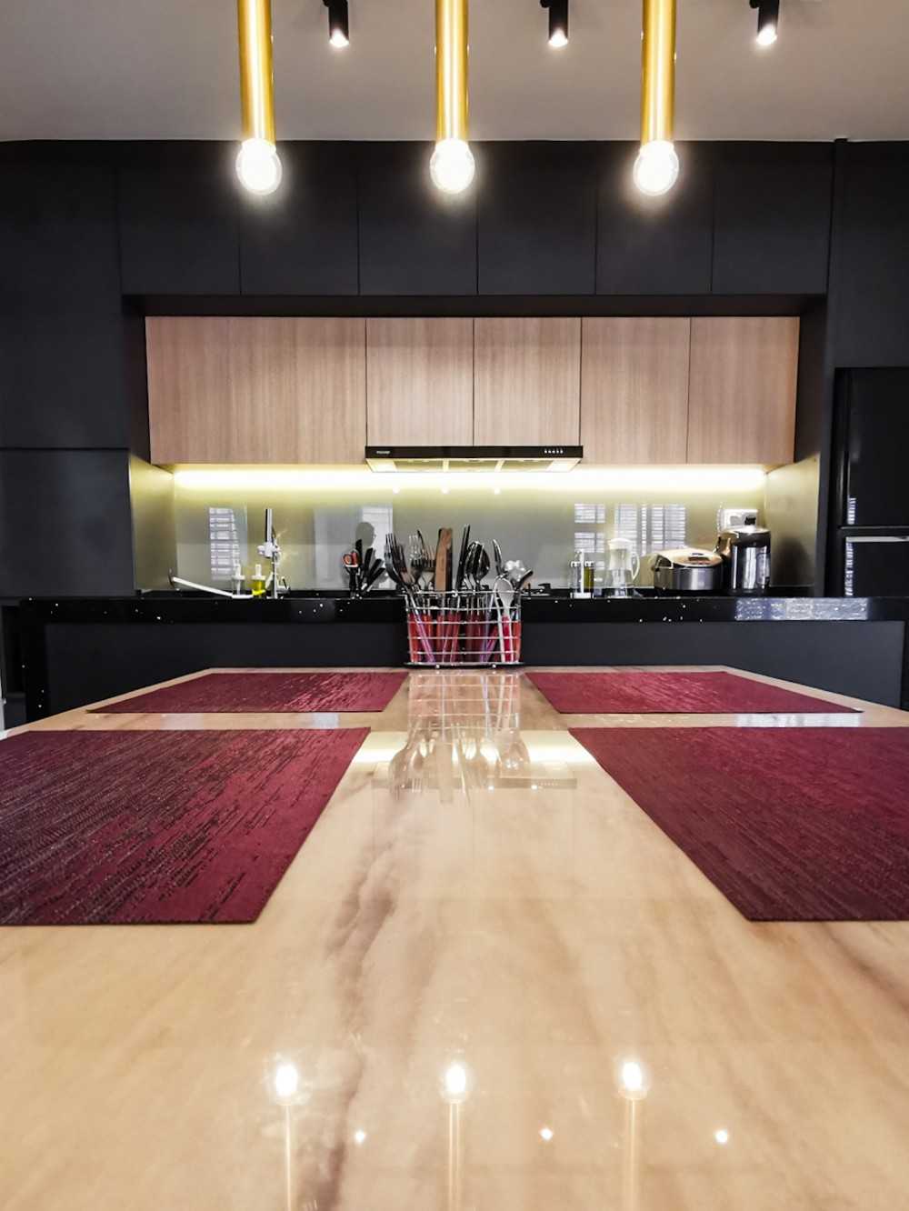 Contemporary Dining Room with Open Kitchen and Kitchen Backsplash