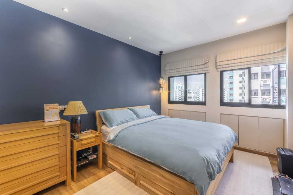 Contemporary Bedroom with Platform Bed and Vinyl Flooring
