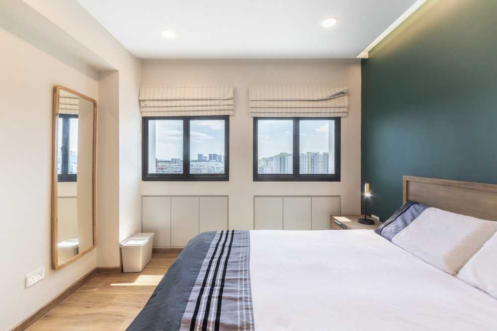 Contemporary Bedroom with Vinyl Flooring and Bedside Table