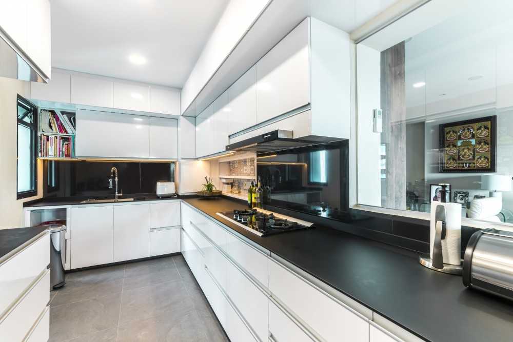 Contemporary Kitchen with Countertop and Homogeneous Tiles