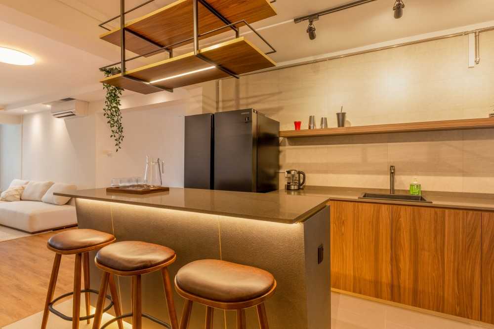Modern Kitchen with Kitchen Island and Open Kitchen