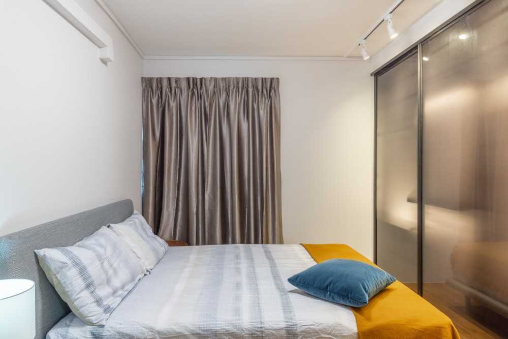 Modern Bedroom with Vinyl Flooring and Wardrobe