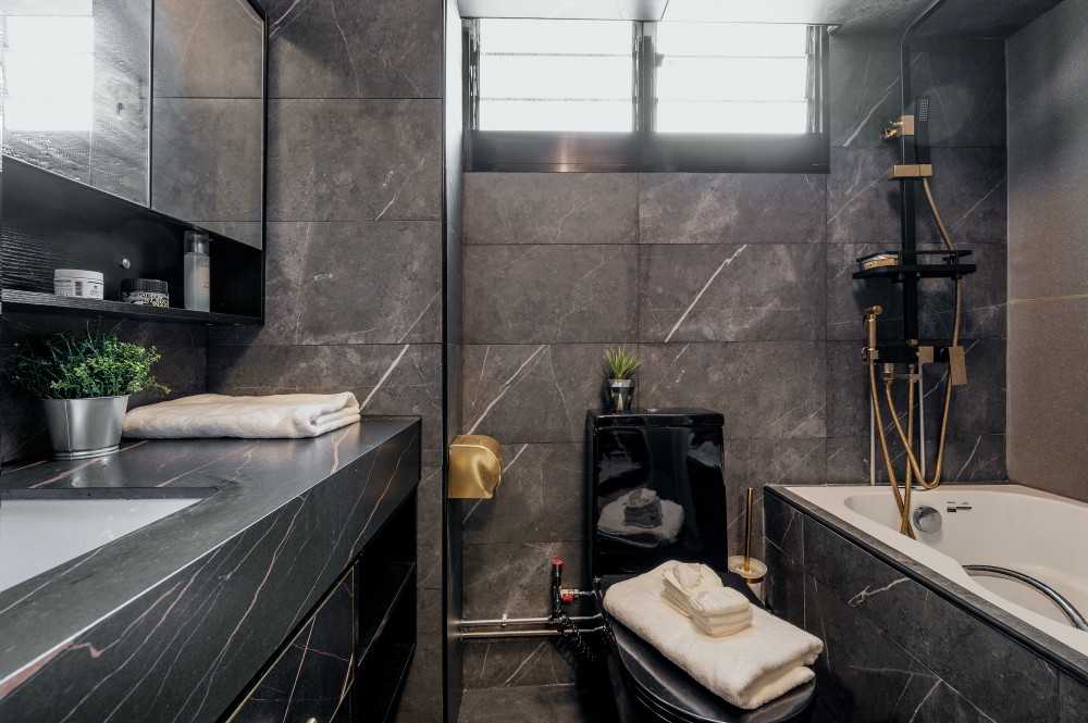 Eclectic Bathroom with Homogeneous Tiles and Mirror