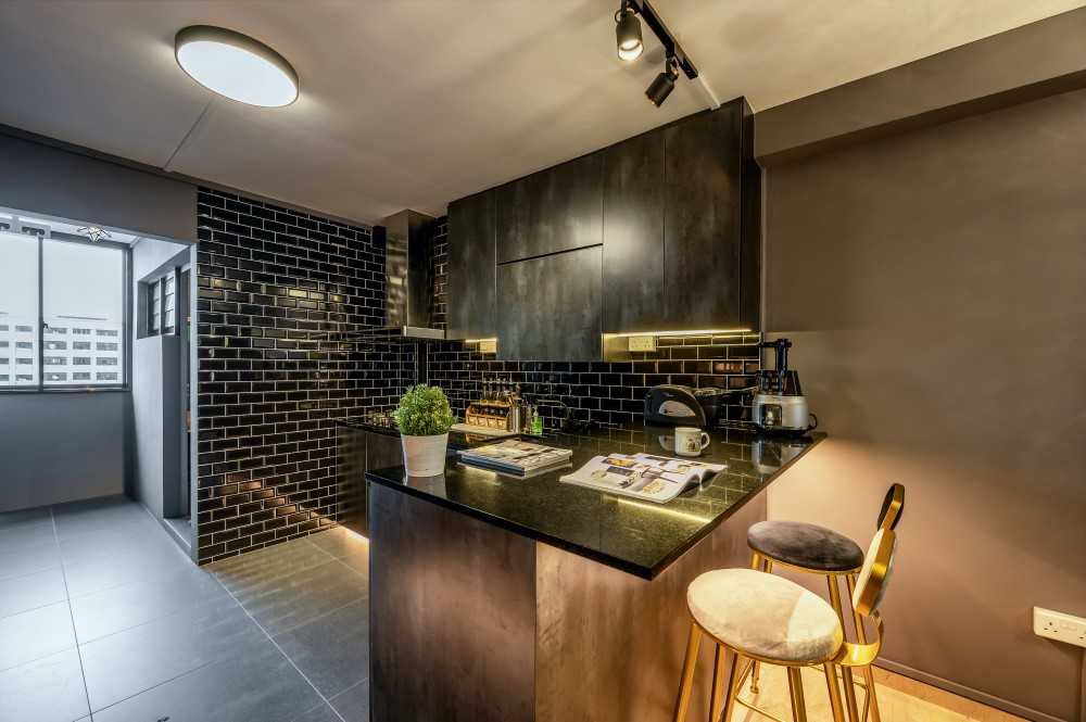 Eclectic Kitchen with Homogeneous Tiles and Kitchen Island