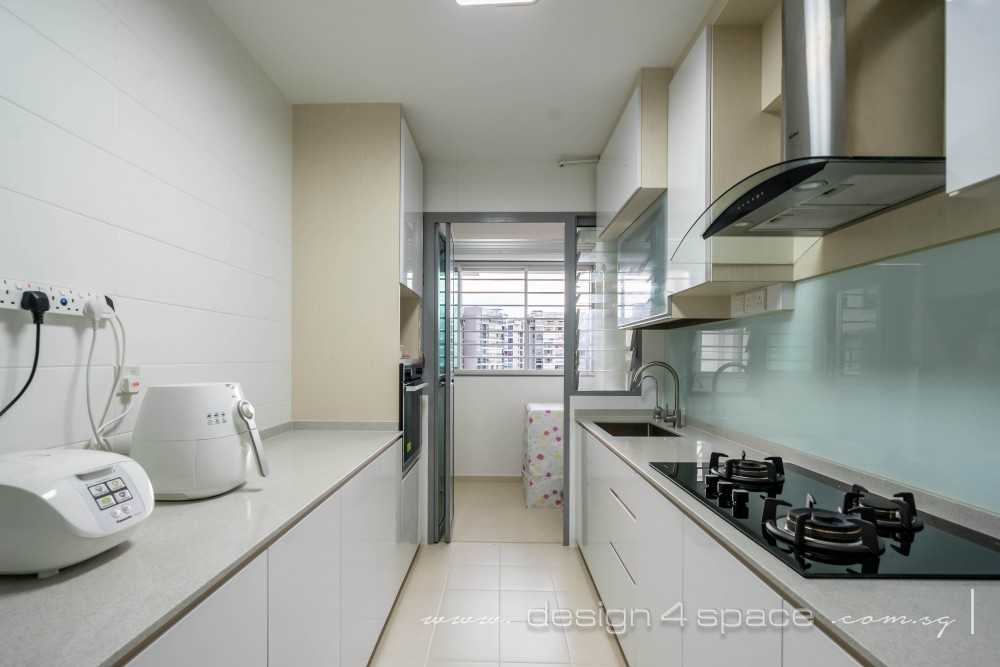 Contemporary Kitchen with Homogeneous Tiles and Herringbone Tiling