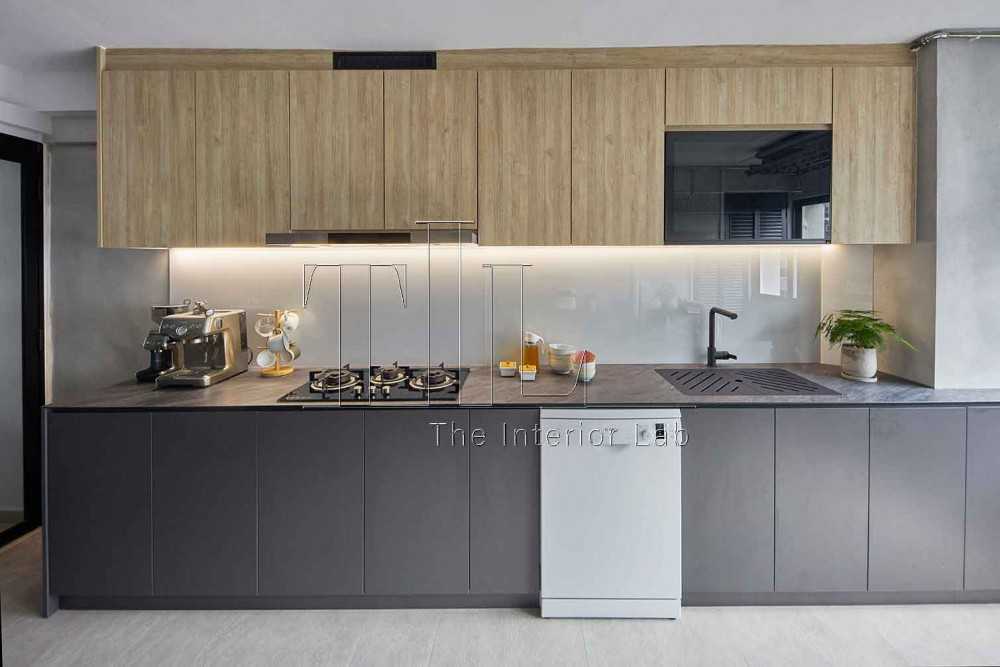 Contemporary Kitchen with Countertop and Homogeneous Tiles