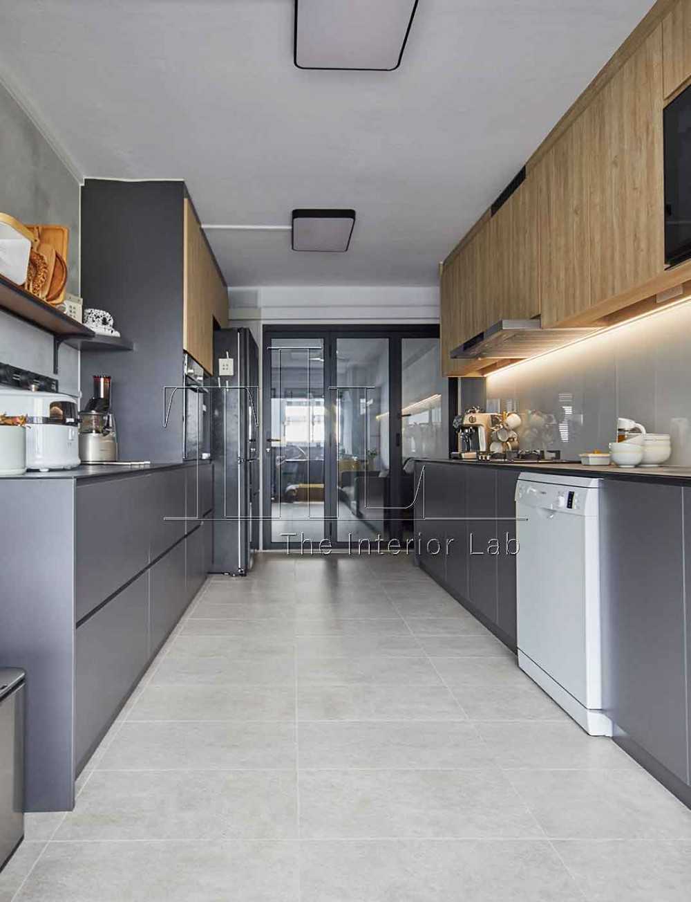 Contemporary Kitchen with Countertop and Cupboard