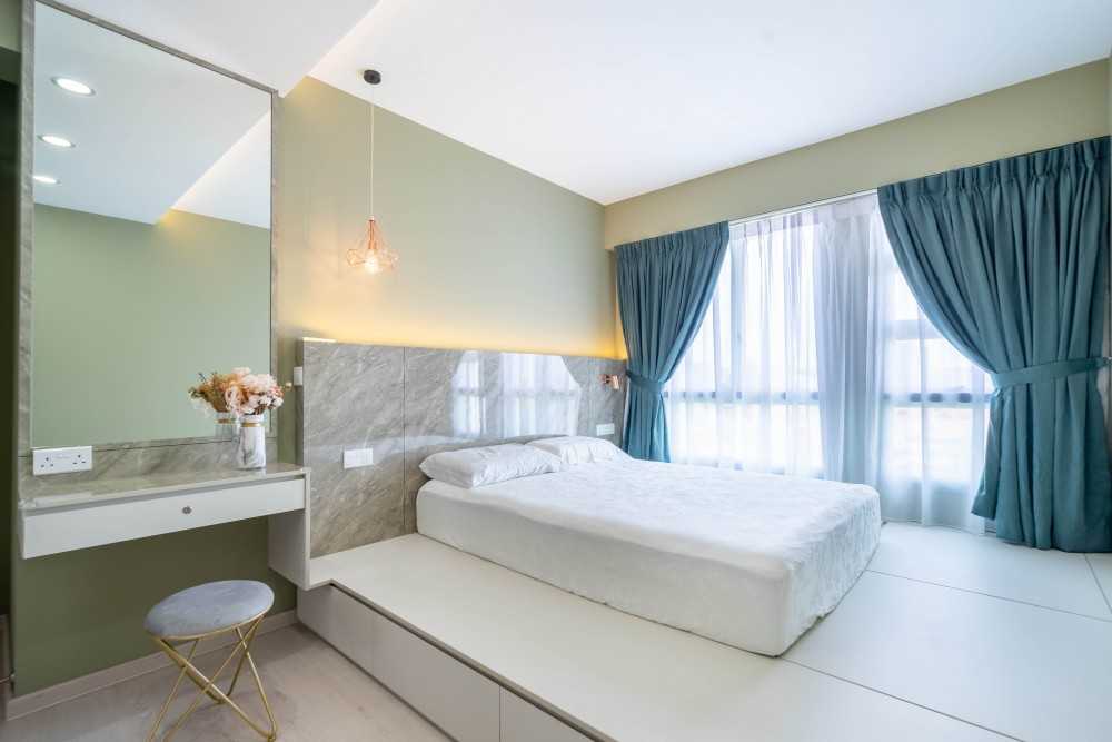 Modern Bedroom with Vinyl Flooring and Wardrobe