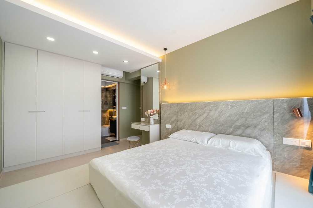 Modern Bedroom with Vinyl Flooring and Wardrobe
