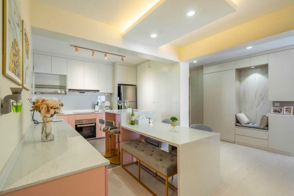 Modern Kitchen with Open Kitchen and Breakfast Counter